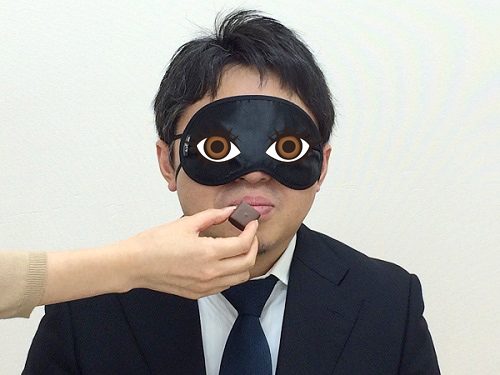 クラブハリエのチョコを食べる押尾